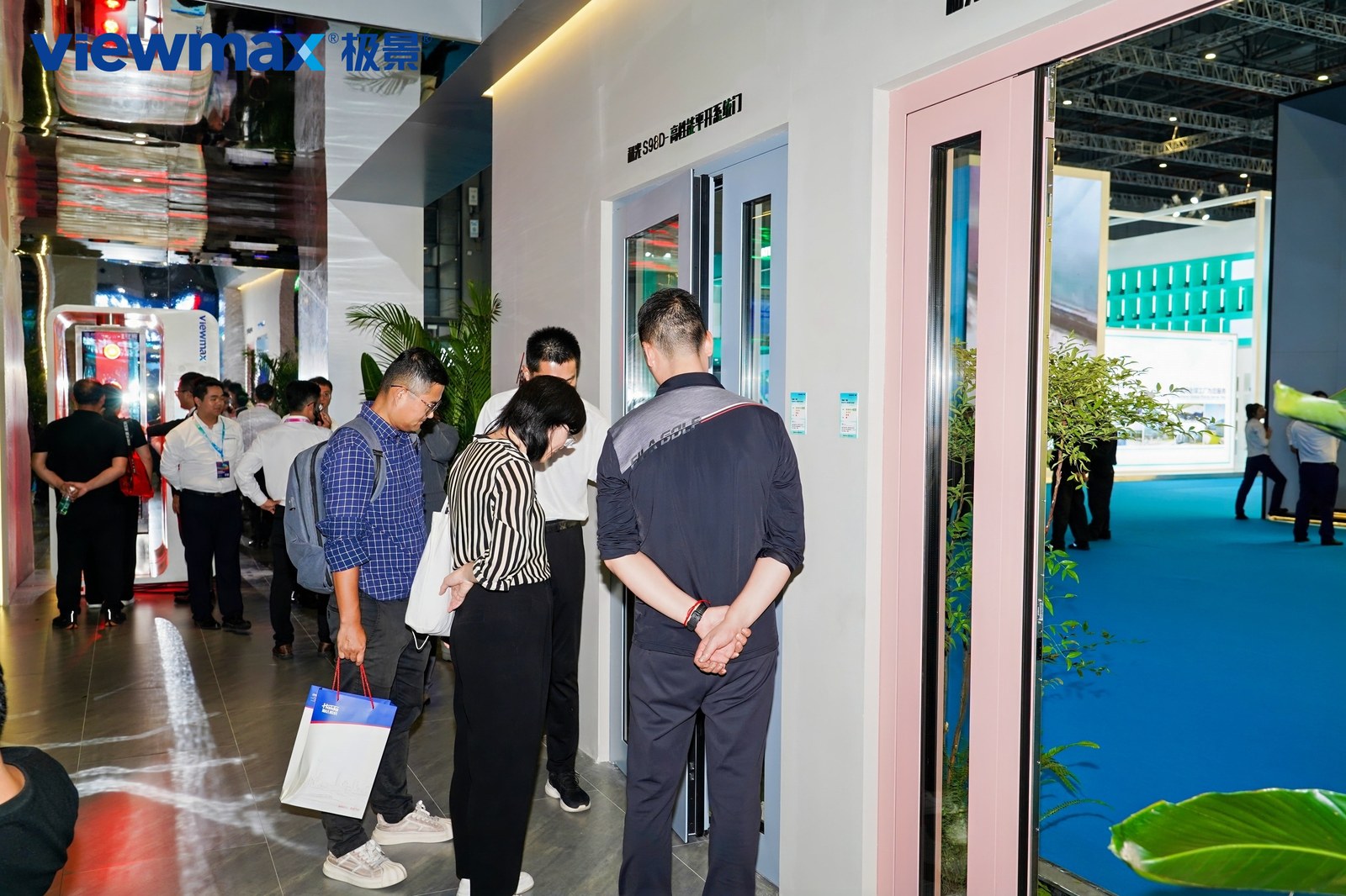 极景S98产品展陈实景